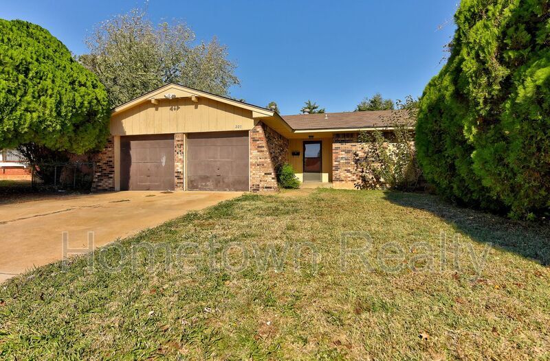 Photo - 207 W Shadywood Drive