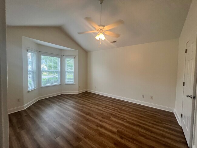 Foto del edificio - 525 Maple Branches Dr