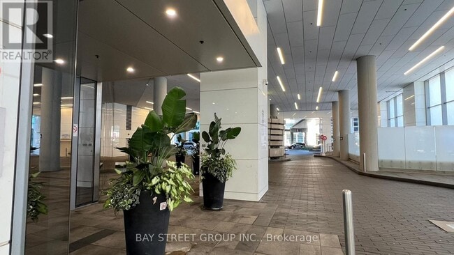 Photo du bâtiment - 100 Harbour St