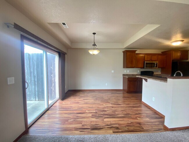 Foto del edificio - $1,750 | 3 Bedroom, 2.5 Bathroom | Pet Fri...