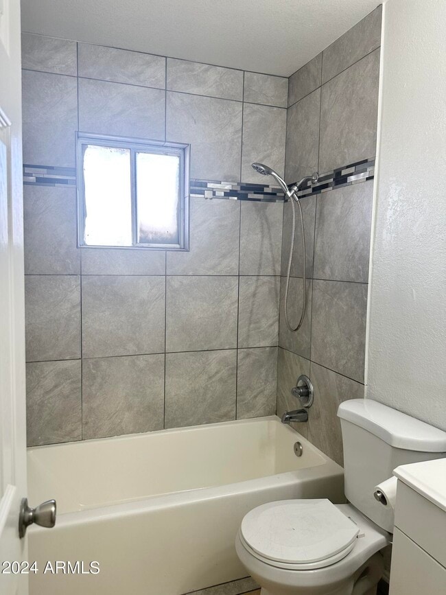 Building Photo - 2033 W Madison St