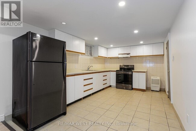 Building Photo - 111 Galley Ave