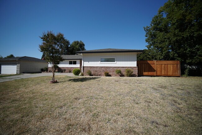 Foto del edificio - Beautifully remodeled 3 bedroom, 2 bathroo...