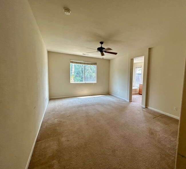 Building Photo - 10136 Lavelli Way