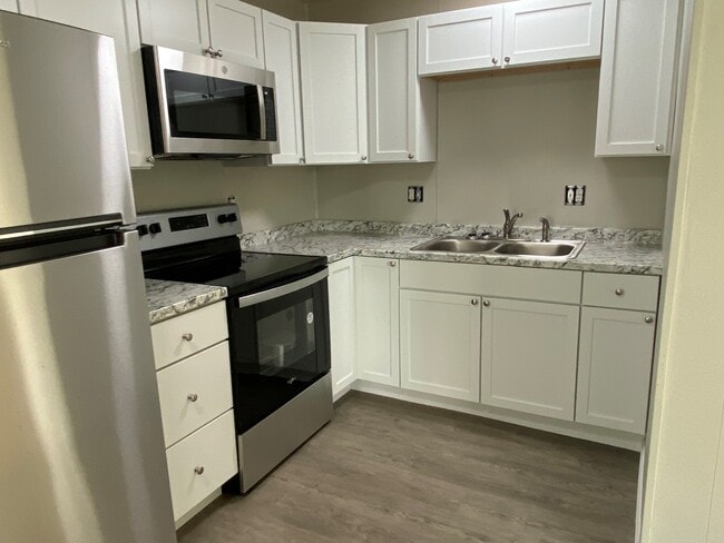 Building Photo - 2702 Dale Dr