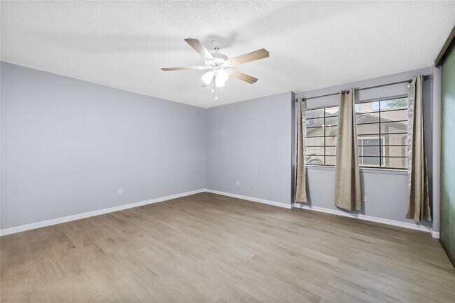 Foto del edificio - 12528 Wellington Park Dr