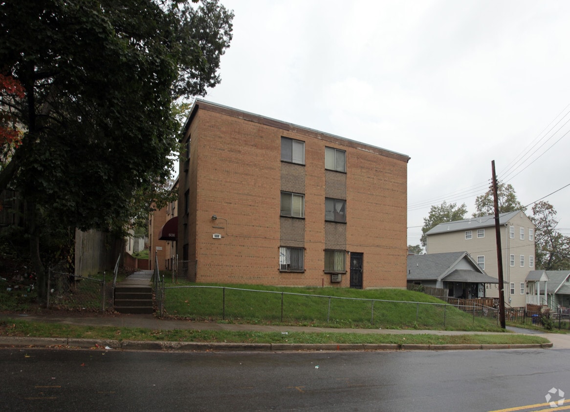 Primary Photo - 608 44th St NE