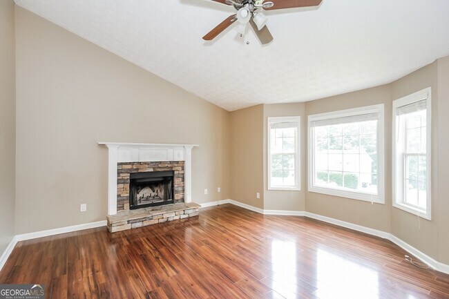 Building Photo - 433 Woodwind Dr