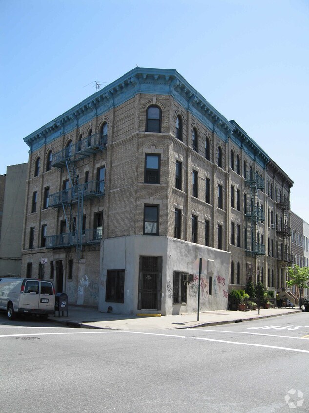 Primary Photo - 538 Graham Ave