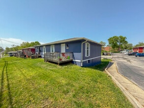 Building Photo - 1005 W Ash St