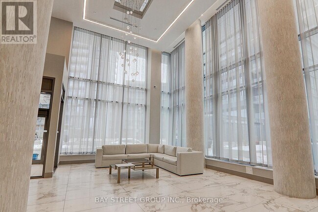 Building Photo - 32 Forest Manor Rd