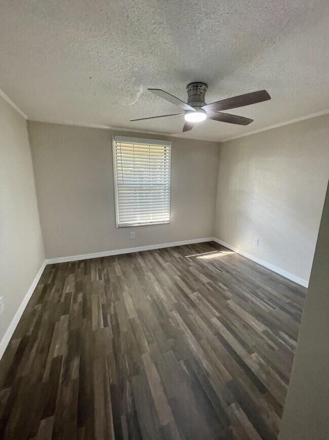 Foto del edificio - Camellia Court Apartments