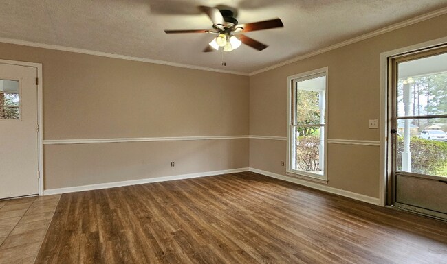 Building Photo - 304 Cedar Ln