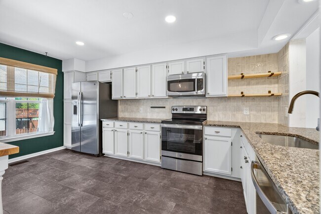 Foto del edificio - 7123 Gresham Ct W