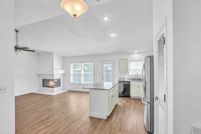Building Photo - Beautiful 3 bedroom/ 2 bathroom home in Ja...