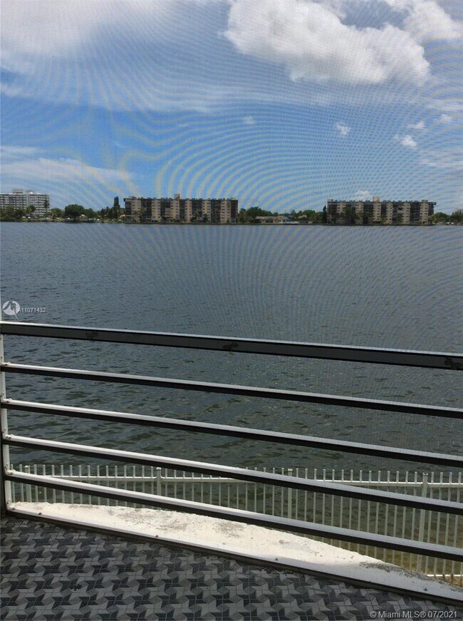 Foto del edificio - 1140 NE 191st St