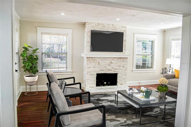 Building Photo - 1409 Sunset Dr