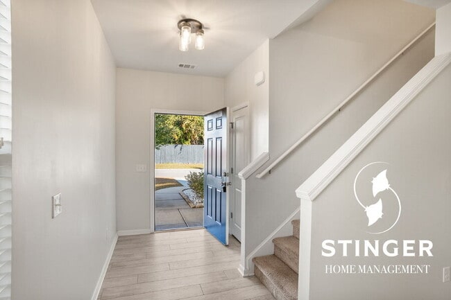 Building Photo - 71 Saluda Way