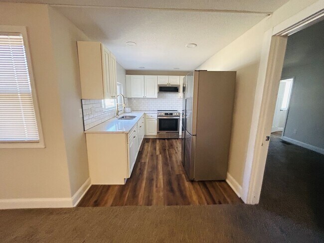 Foto del edificio - 1700 W University St