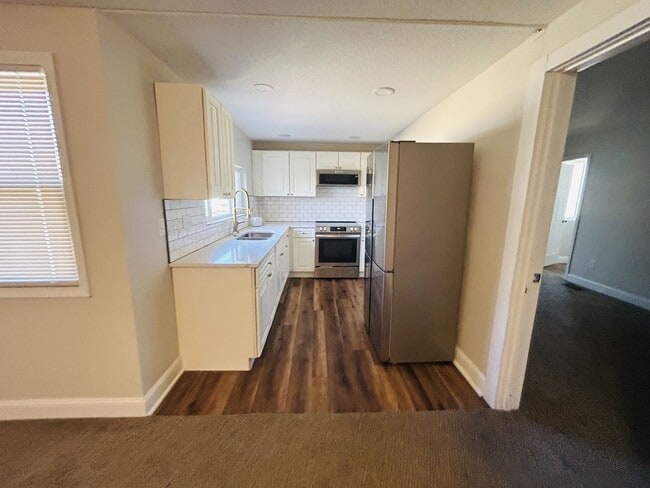 Building Photo - 1700 W University St