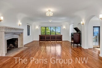 Building Photo - 1805 NW Blue Ridge Dr