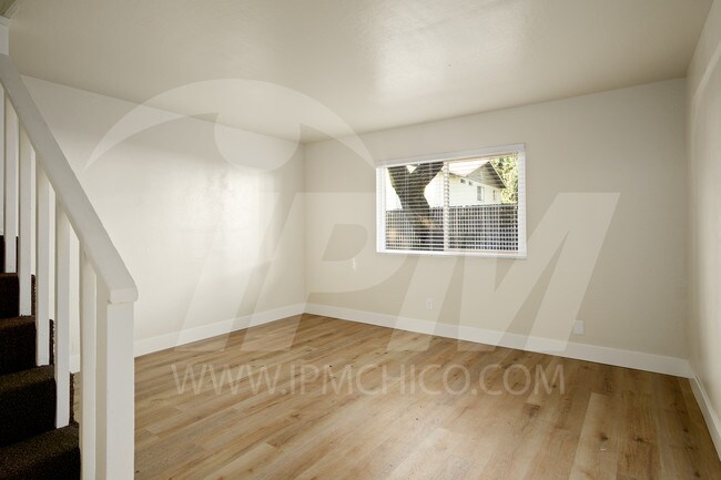 Foto del edificio - 1119 W Sacramento Ave