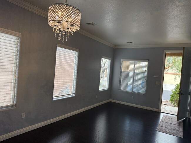 Foto del edificio - Spacious 4-Bedroom Home for Rent