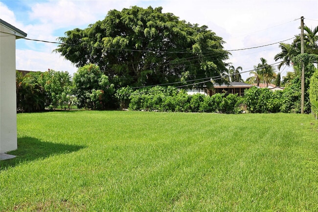 Building Photo - 2640 SW 79th Ave