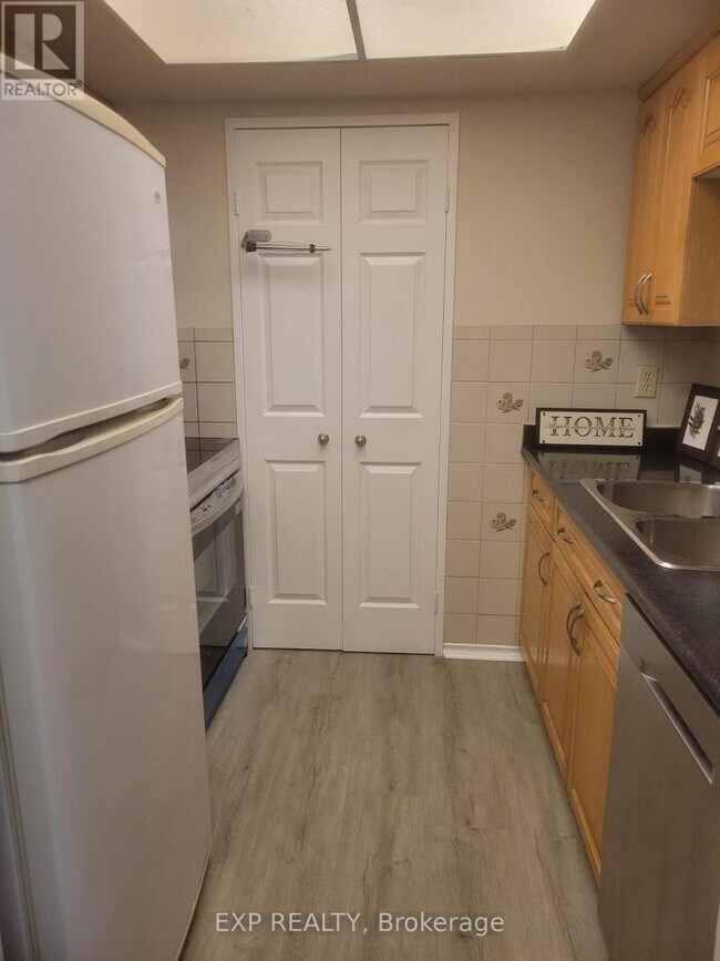 Photo du bâtiment - 285 Enfield Pl