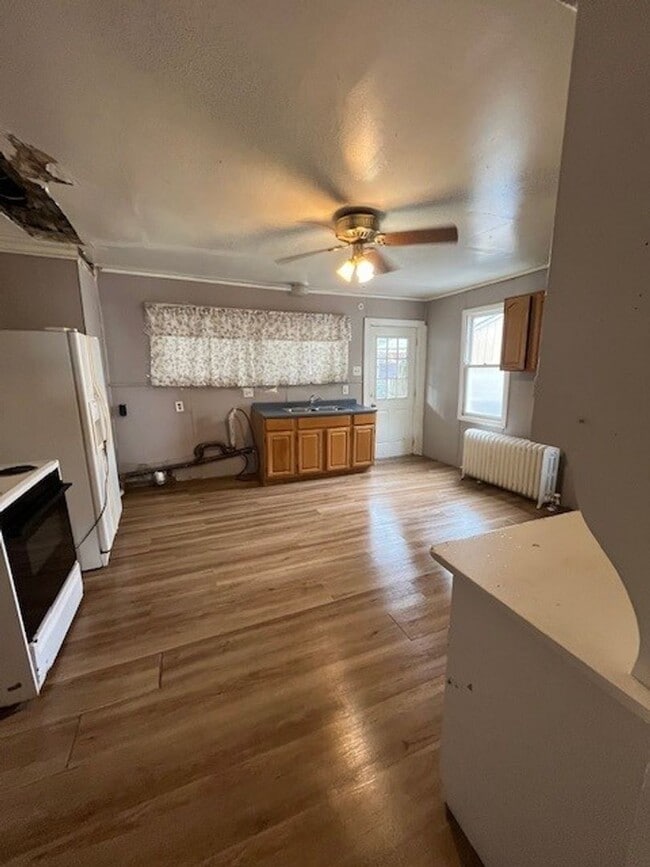 Building Photo - 3 bedroom 1 bathroom