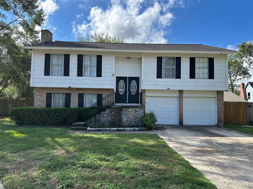 Primary Photo - 18011 Autumn Trails Ln