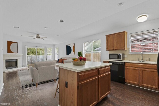 1 br, 1 bath House - 15509 Ozone Pl Spacio... photo'