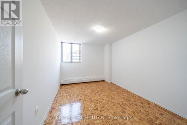 Building Photo - 5 Glamorgan Ave