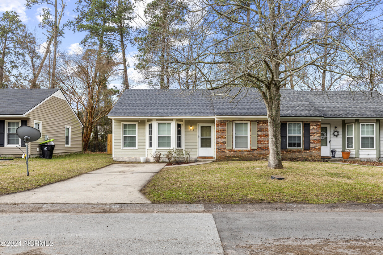 Primary Photo - 1949 Rolling Ridge Dr