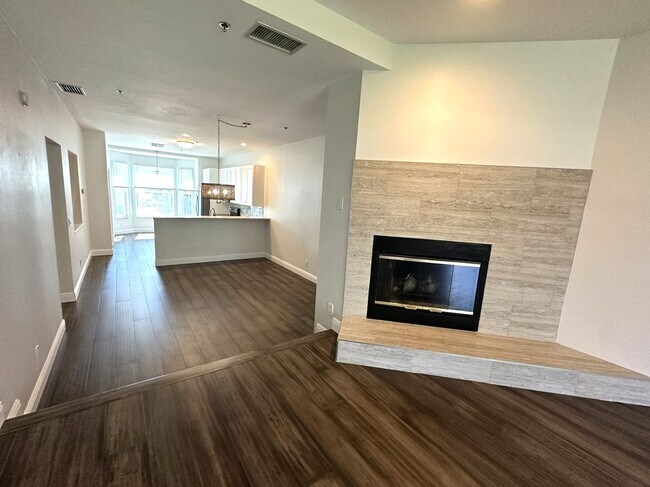 Foto del edificio - TIERRA VERDE - Updated Unfurn. Annual - 3 BR/3.5 BA, 2 CG Tandem Garage
