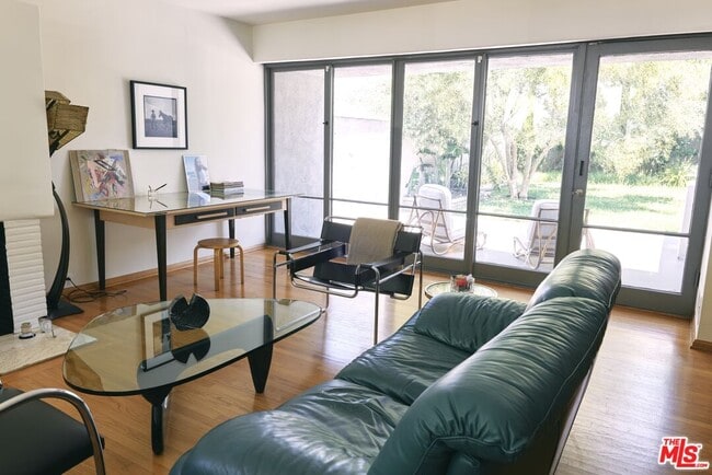 Foto del edificio - 423 W Ellis Ave