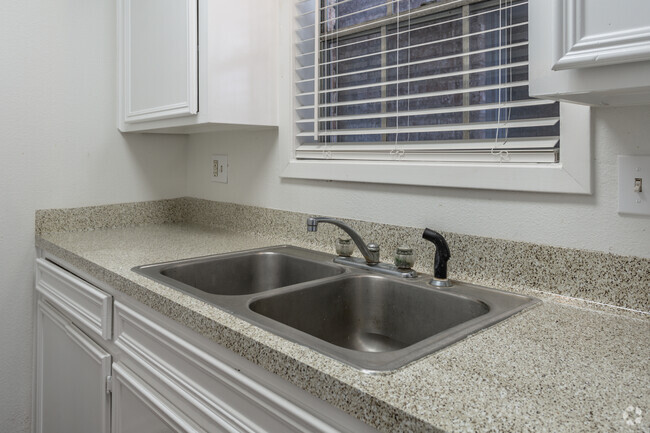 1HAB, 1BA - 470 ft² - Mayfair Apartments