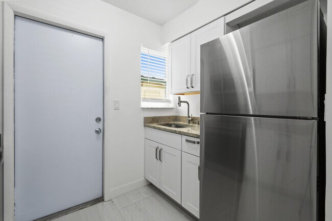 Foto del edificio - 968 W 9th St