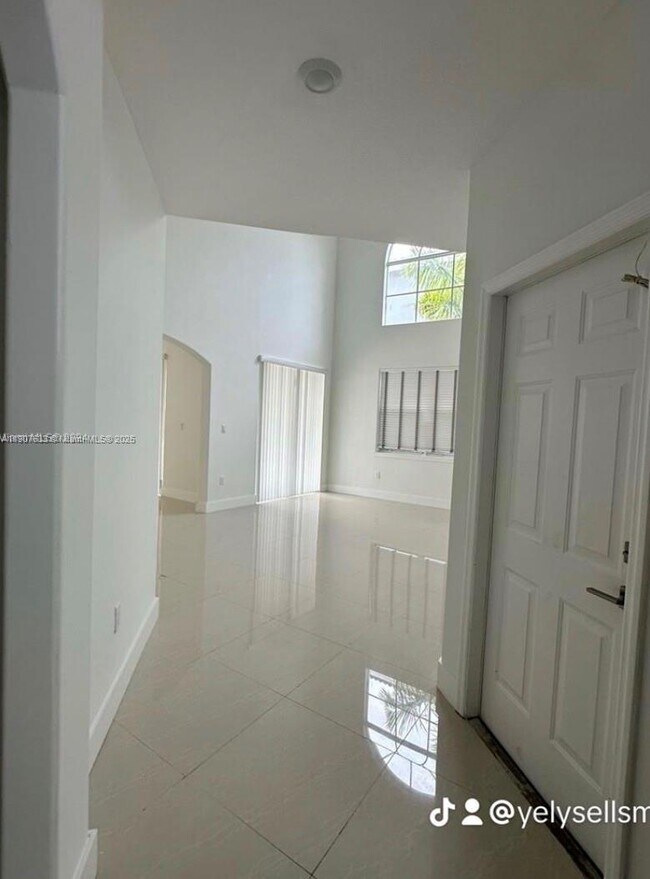 Foto del edificio - 16314 SW 61st Ln