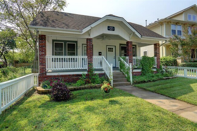 Building Photo - 2419 Madera St