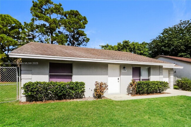 Foto del edificio - 7109 Glenwood Dr
