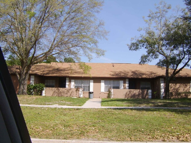 Building Photo - Patio Home, Minutes Away From UCF, Technol...