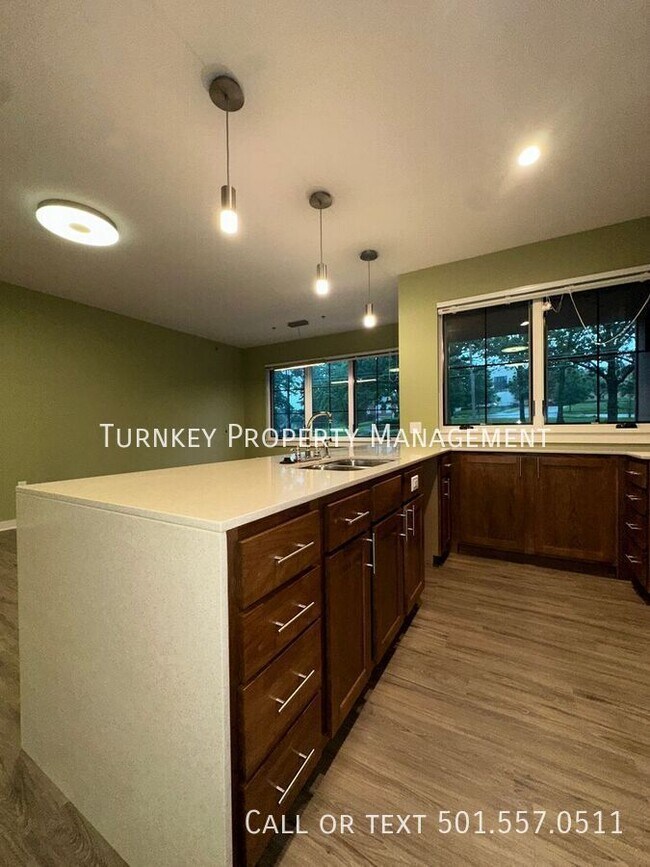 Building Photo - 3223 Kavanaugh Blvd