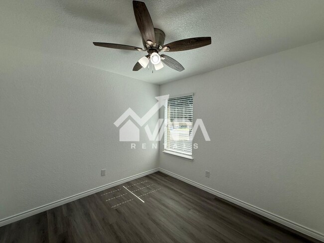 Building Photo - 511 Sanderling