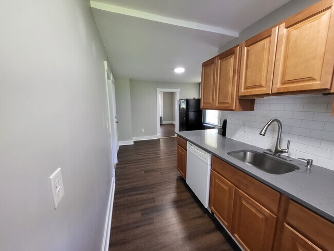 Building Photo - 358 Poquonnock Rd