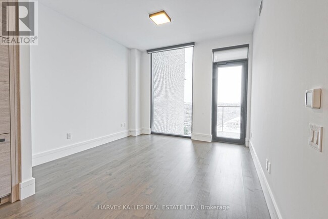 Photo du bâtiment - 215 Lonsdale Rd