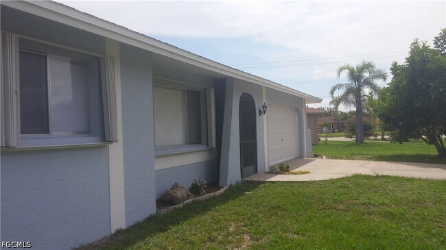 Building Photo - 906 SE 19th Ln
