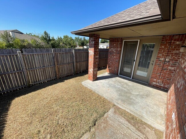 Foto del edificio - 3 br, 2 bath House - 400 N Willowood Drive
