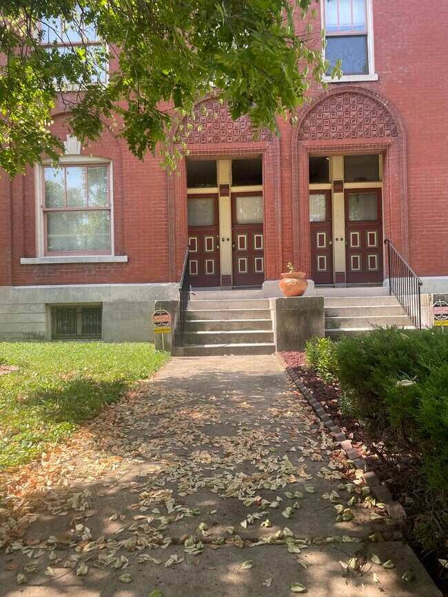 Building Photo - 2304 Russell Blvd