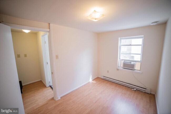 Foto del edificio - 1305 N Lawrence St